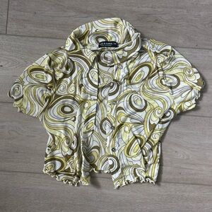 Liz & Sara Green Psychedelic Mesh Button-Down Collared T Size M fits like an XS